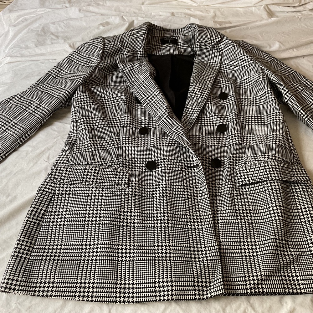 Women’s houndstooth blazer